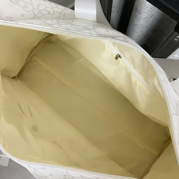 Large Hello Kitty Shoulder Travel Bag Authentic - Picture 3 of 4